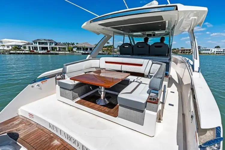 Lunasea Yacht Photos Pics 2018 Tiara Sport Ls - Image 40