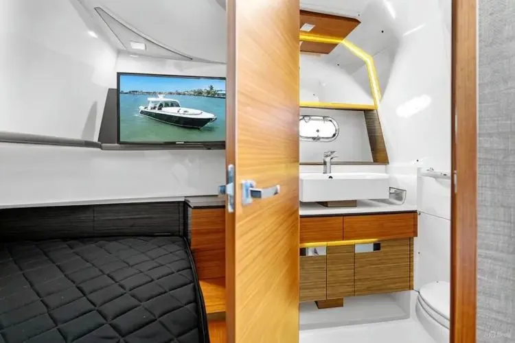 Lunasea Yacht Photos Pics 2018 Tiara Sport Ls - Image 20