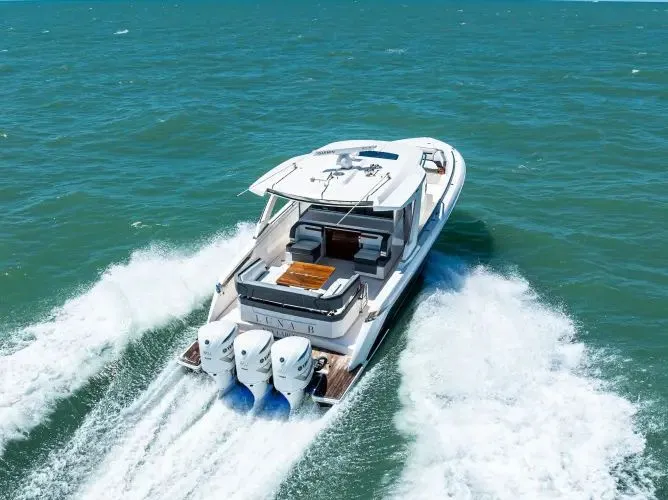 Lunasea Yacht Photos Pics 2018 Tiara Sport Ls - Image 4