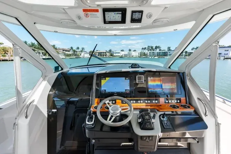 Lunasea Yacht Photos Pics 2018 Tiara Sport Ls - Image 44