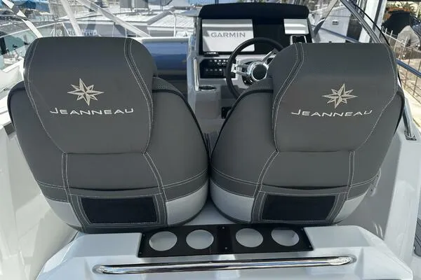 Keys Please! Yacht Photos Pics 2024 Jeanneau Leader 9.0 WA boat seats with Garmin navigation system in cockpit.