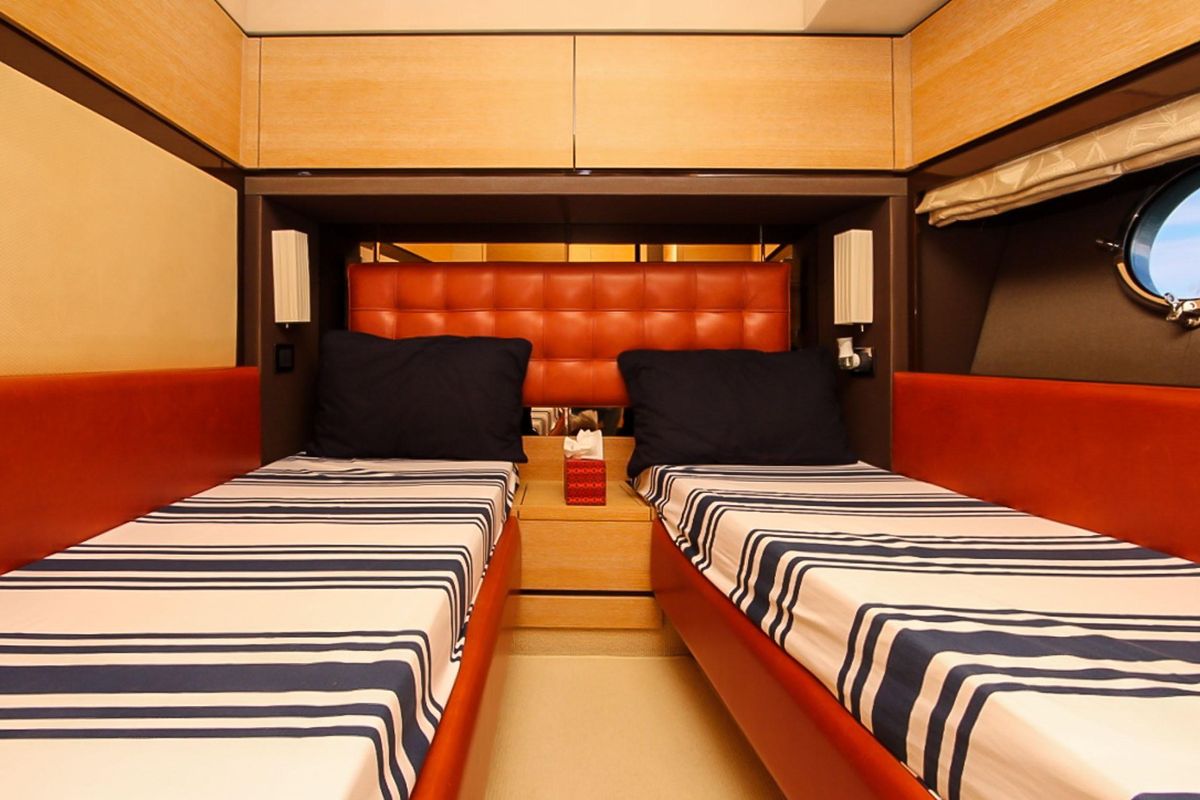 2011 Azimut 70 