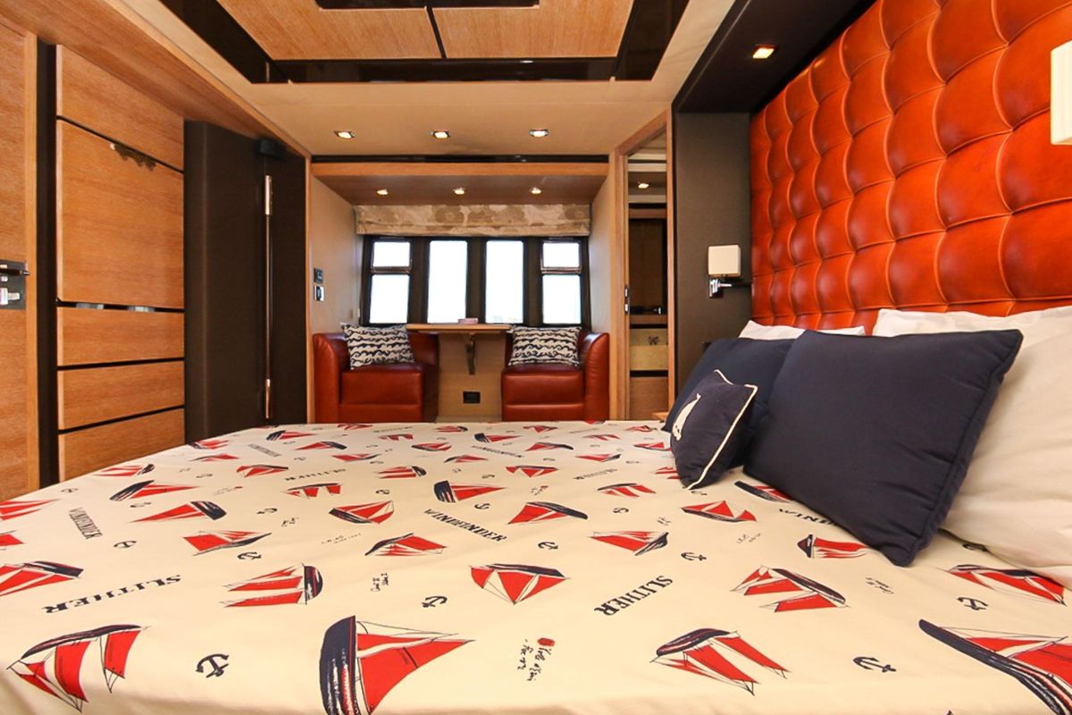 2011 Azimut 70 