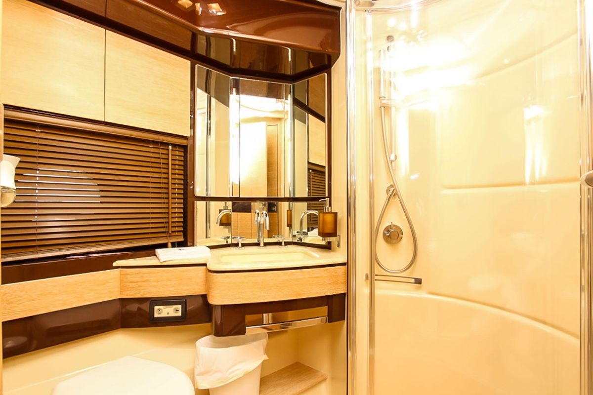 2011 Azimut 70 