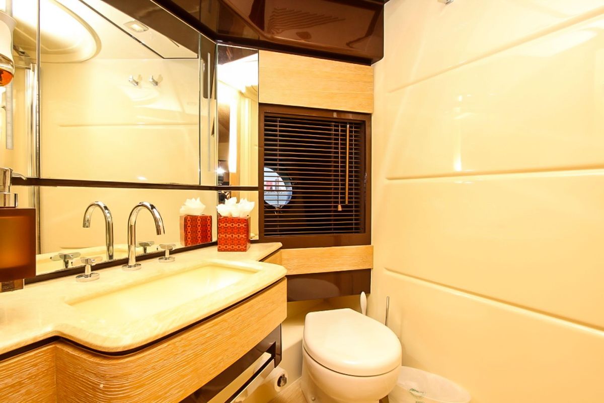 2011 Azimut 70 