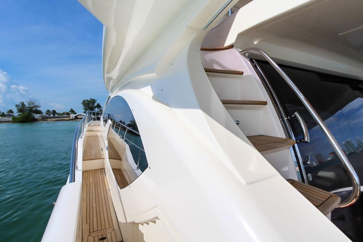 2011 Azimut 70 