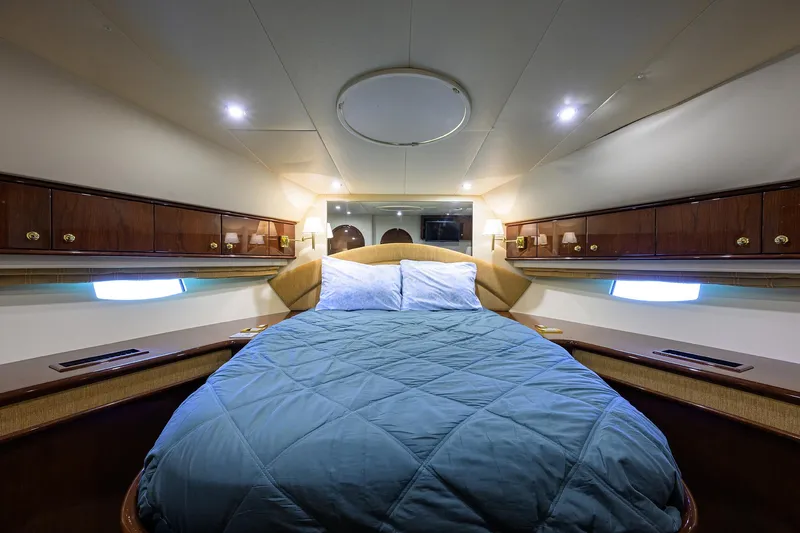 Aye Roller Yacht Photos Pics Neptunus 62 AYE ROLLER - Forward Stateroom Berth