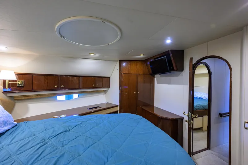 Aye Roller Yacht Photos Pics Neptunus 62 AYE ROLLER - Forward Stateroom Berth