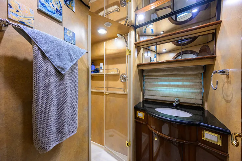 Aye Roller Yacht Photos Pics Neptunus 62 AYE ROLLER - Guest Head With Shower