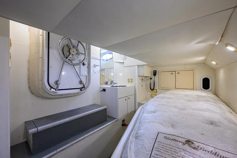 Aye Roller Yacht Photos Pics Neptunus 62 AYE ROLLER - Crew Quarters