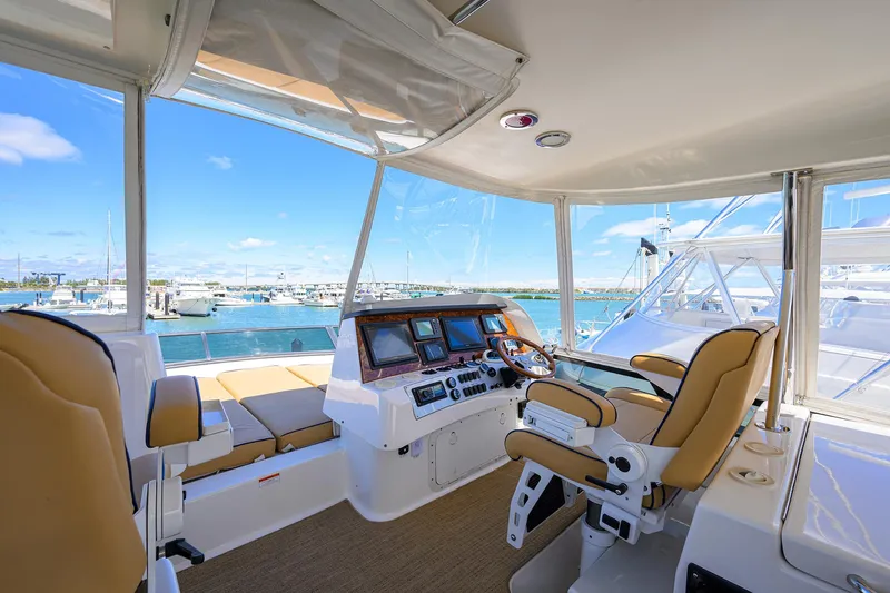 Aye Roller Yacht Photos Pics Neptunus 62 AYE ROLLER - Flybridge Helm Station