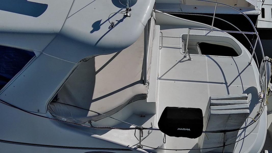 2005 Carver 53 Voyager