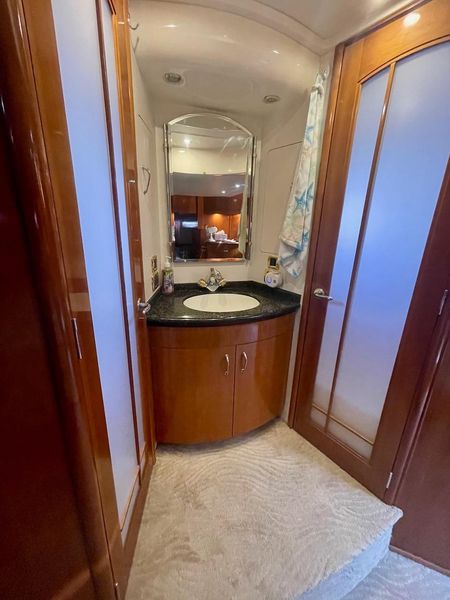 2005 Carver 53 Voyager