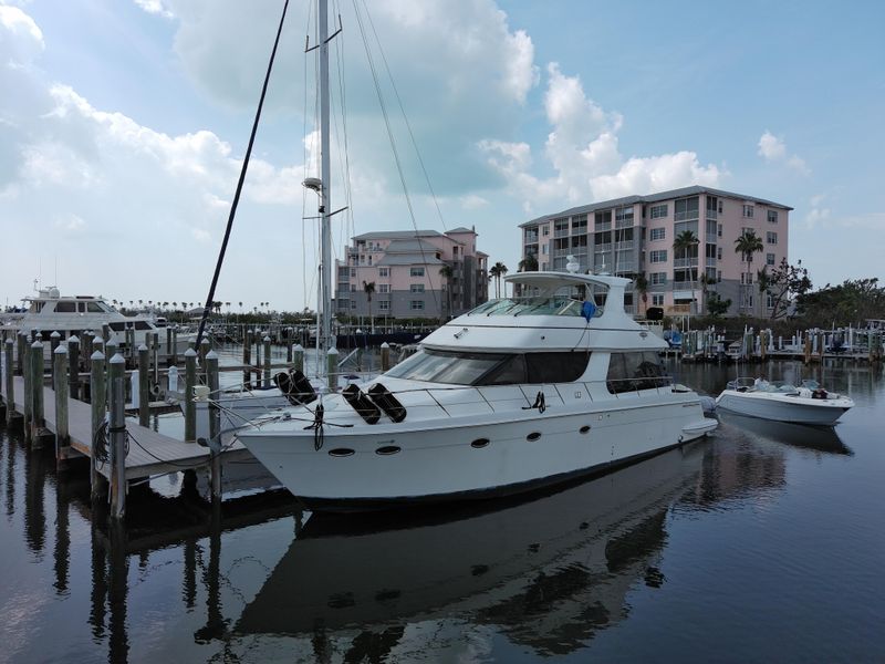 2005 Carver 53 Voyager