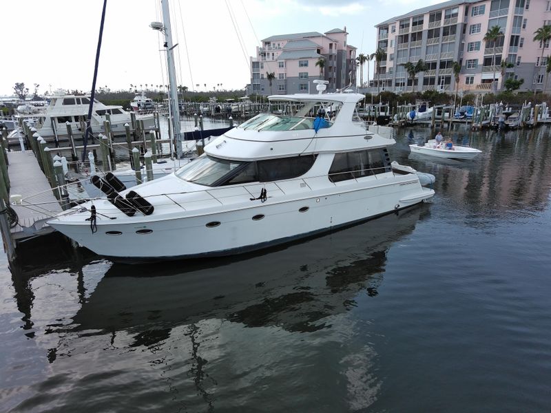 2005 Carver 53 Voyager