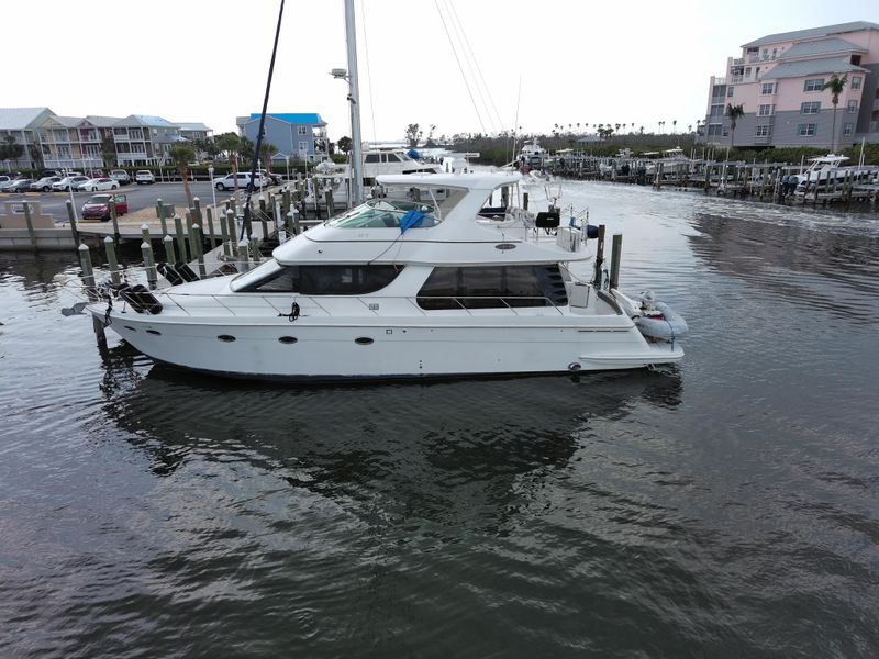 2005 Carver 53 Voyager