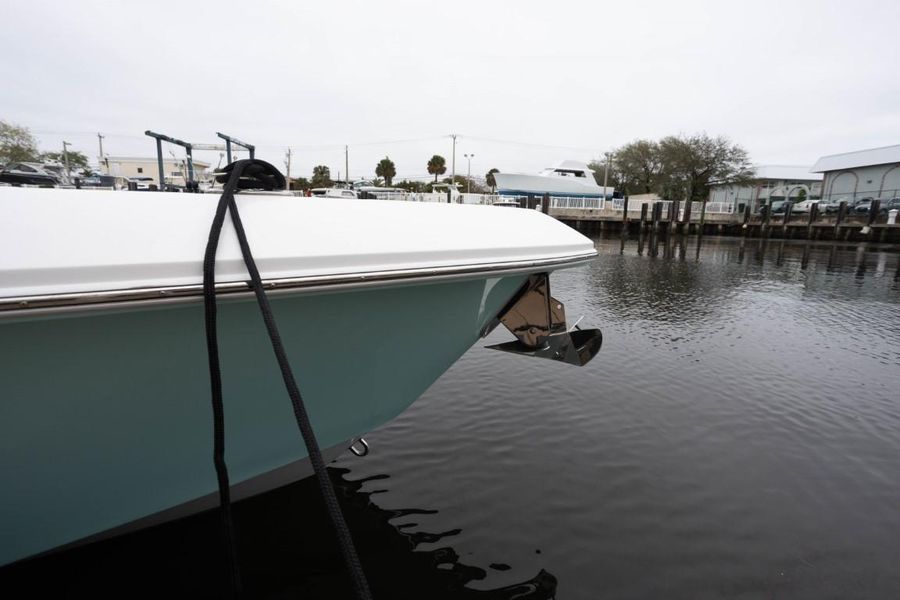 2023 Everglades 235 Center Console