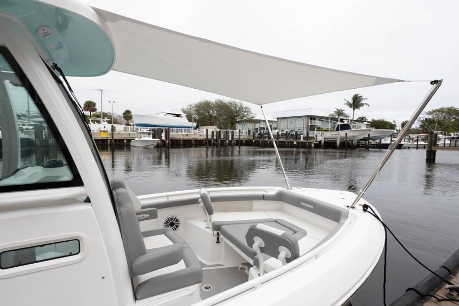 2023 Everglades 235 Center Console