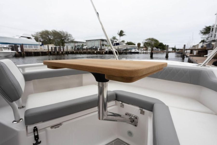 2023 Everglades 235 Center Console