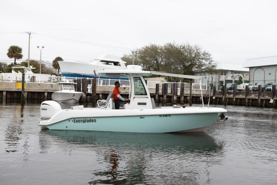 2023 Everglades 235 Center Console