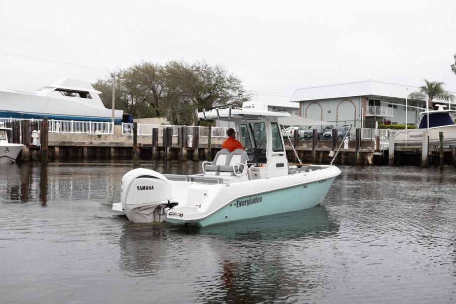 2023 Everglades 235 Center Console