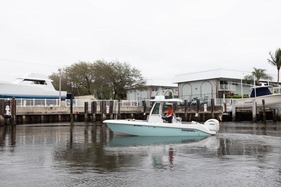 2023 Everglades 235 Center Console