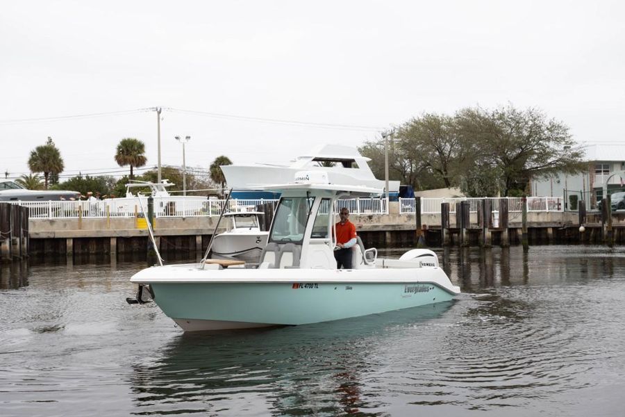 2023 Everglades 235 Center Console