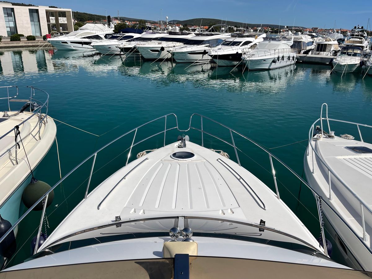 2005 Princess 43 