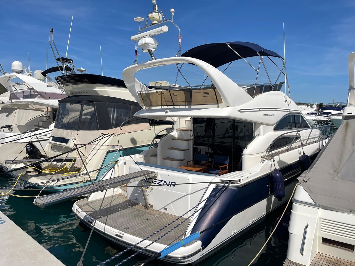 2005 Princess 43 