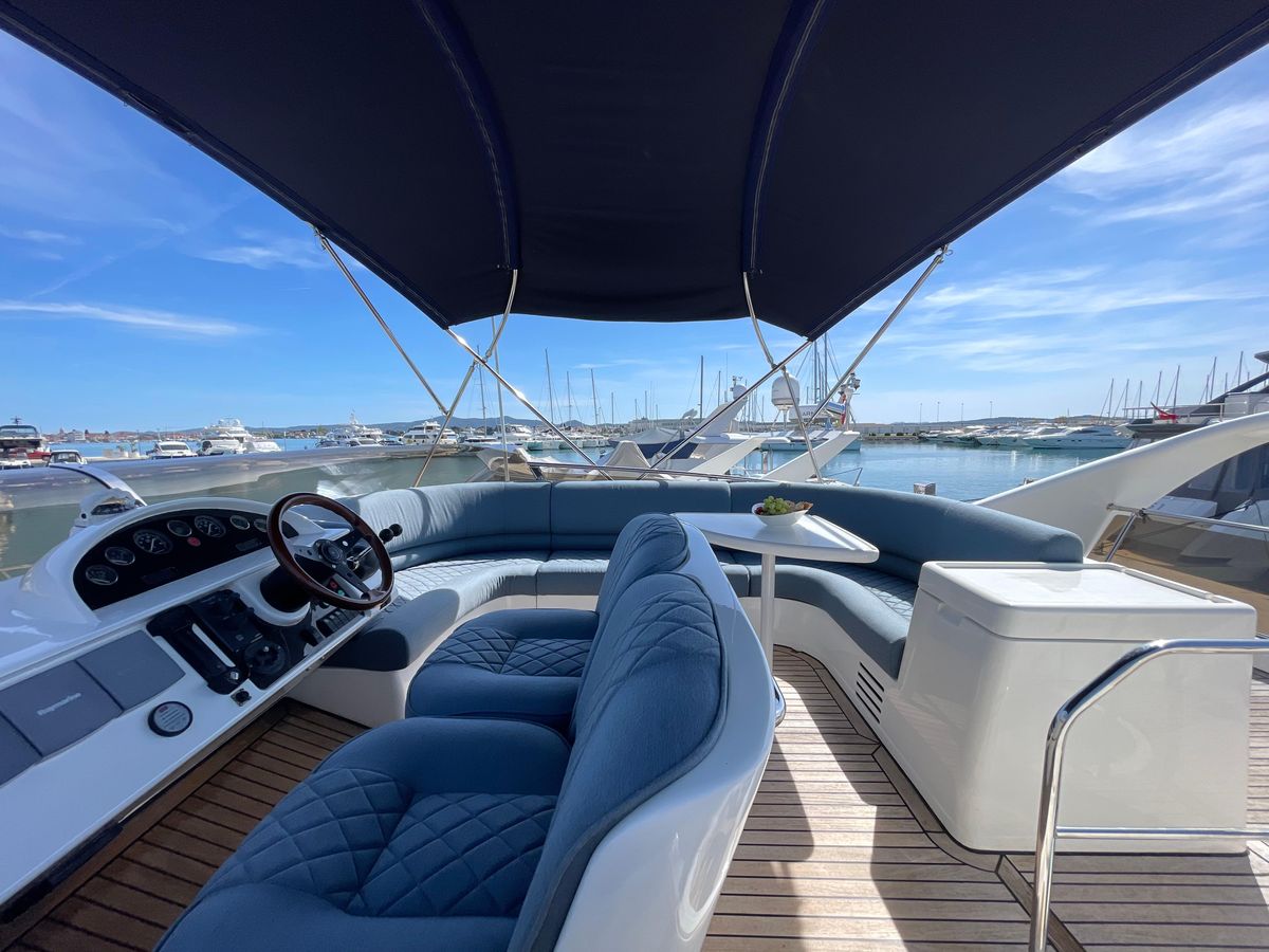 2005 Princess 43 