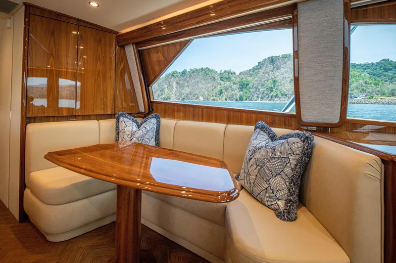 Absolut Yacht Photos Pics Viking 58 ABSOLUT - Dinette Table