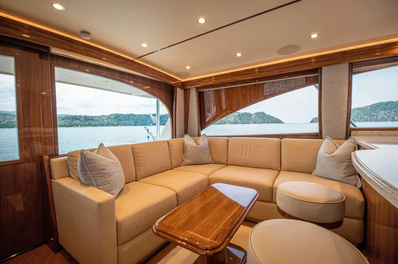 Absolut Yacht Photos Pics Viking 58 ABSOLUT - Salon Seating