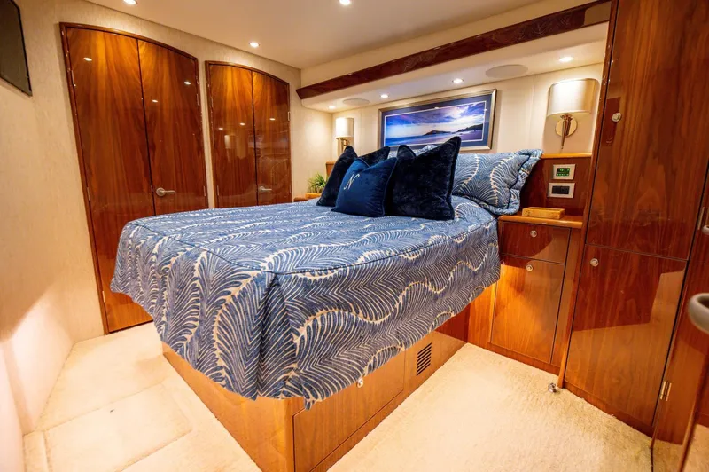 Absolut Yacht Photos Pics Viking 58 ABSOLUT - Master Stateroom Berth