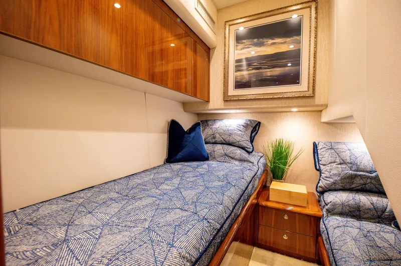 Absolut Yacht Photos Pics Viking 58 ABSOLUT - Guest Stateroom Side By Side Berths