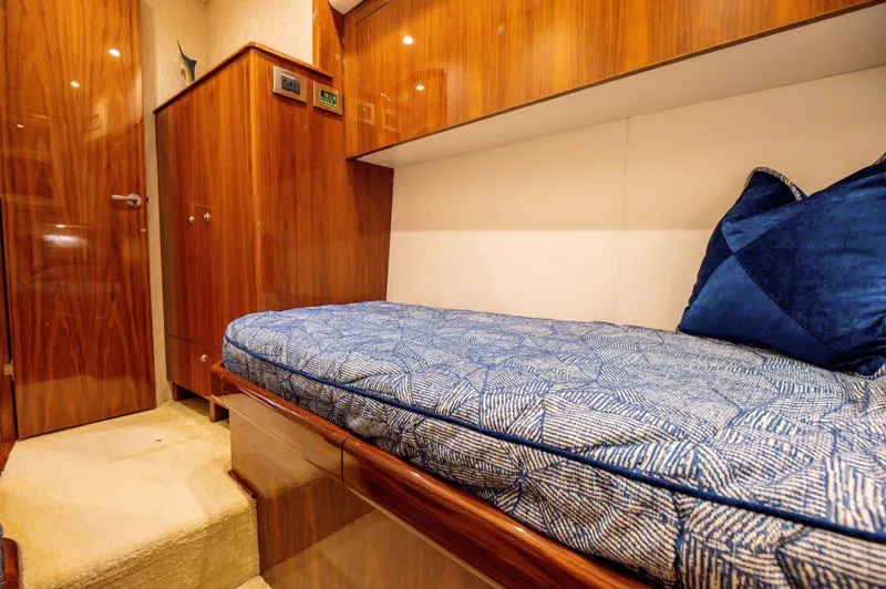 Absolut Yacht Photos Pics Viking 58 ABSOLUT - Guest Stateroom Side By Side Berths