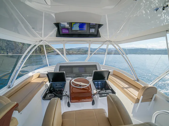 Absolut Yacht Photos Pics Viking 58 ABSOLUT - Helm Station