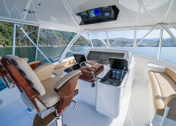 Absolut Yacht Photos Pics Viking 58 ABSOLUT - Helm Station