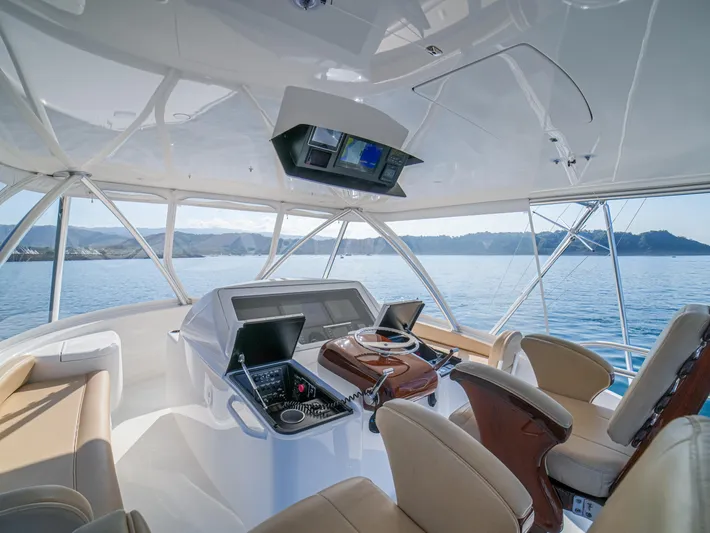 Absolut Yacht Photos Pics Viking 58 ABSOLUT - Helm Station