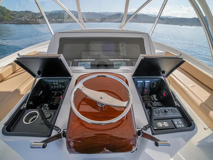 Absolut Yacht Photos Pics Viking 58 ABSOLUT - Helm Station Electronics