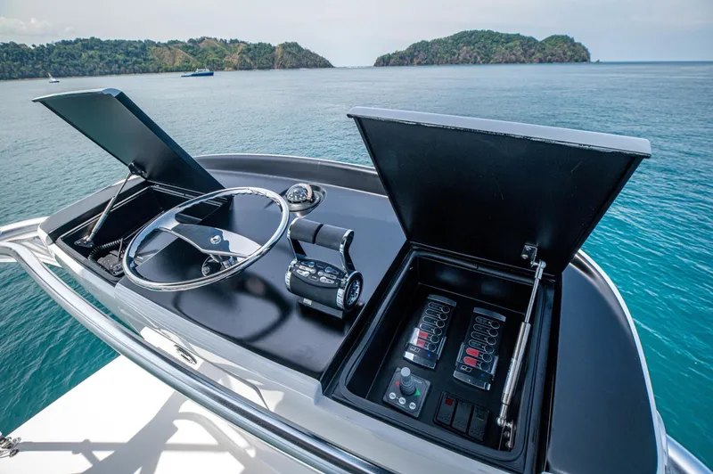 Absolut Yacht Photos Pics Viking 58 ABSOLUT - Tower Controls