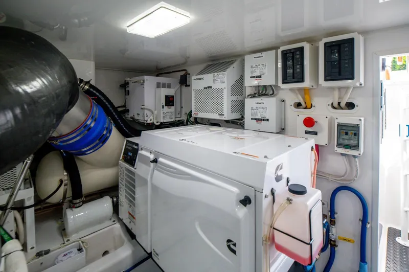 Absolut Yacht Photos Pics Viking 58 ABSOLUT - Engine Room