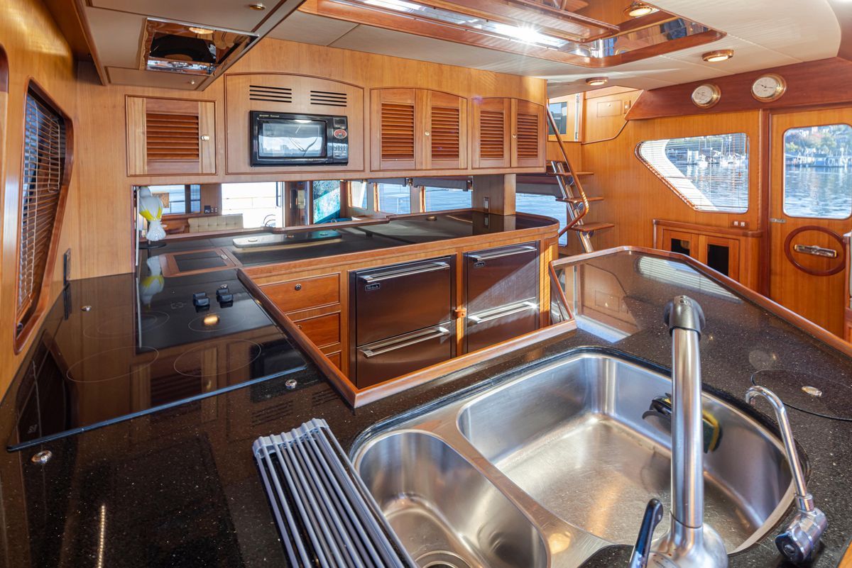 2003 Marlow 72 