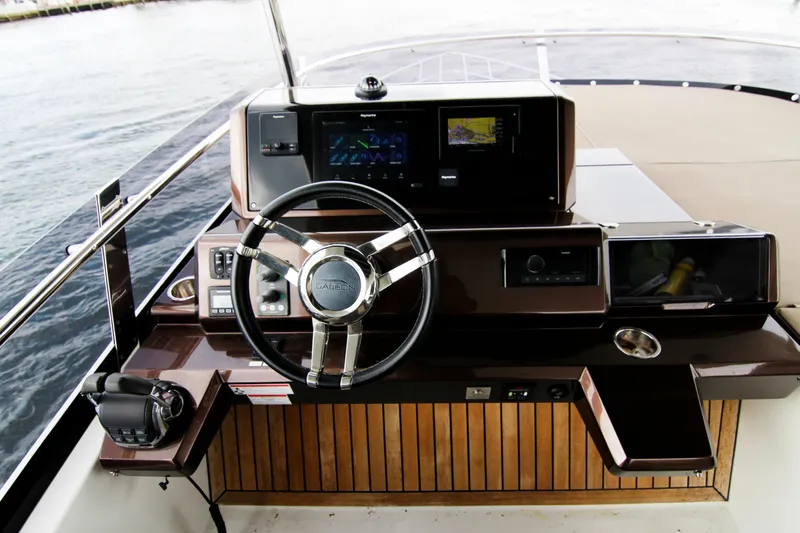 Bugsy Yacht Photos Pics 