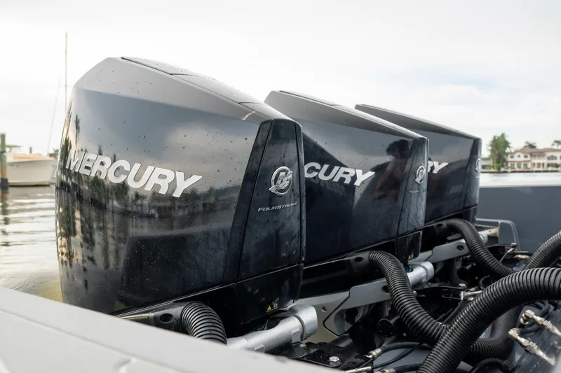 Di Blue Yacht Photos Pics Triple Mercury outboard engines on 2022 Cruisers Yachts 38 GLS boat.