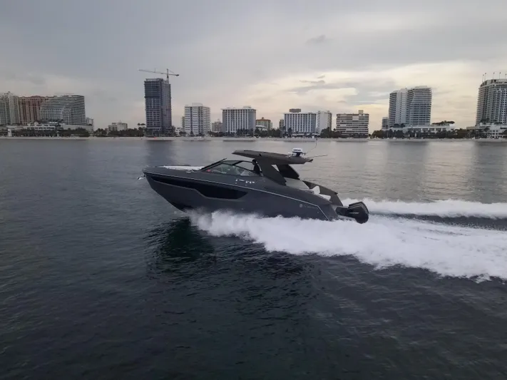 Di Blue Yacht Photos Pics 