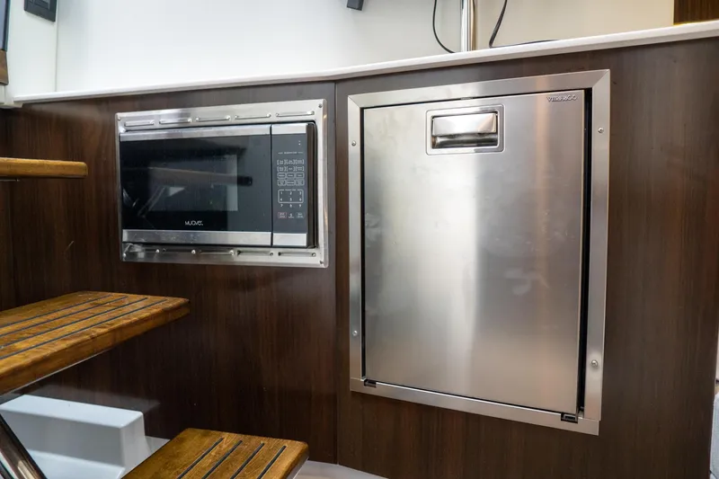 Di Blue Yacht Photos Pics 