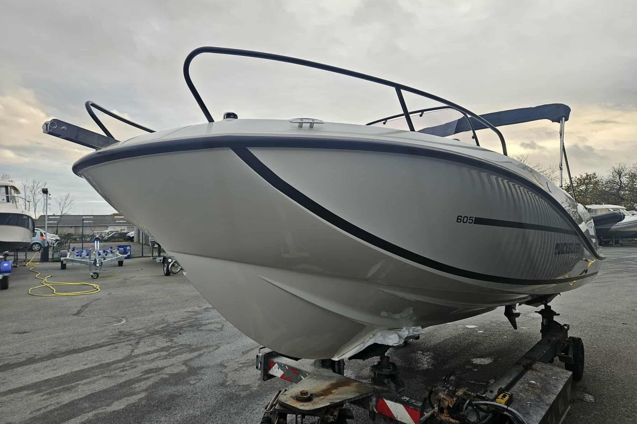 Quicksilver 605 Open