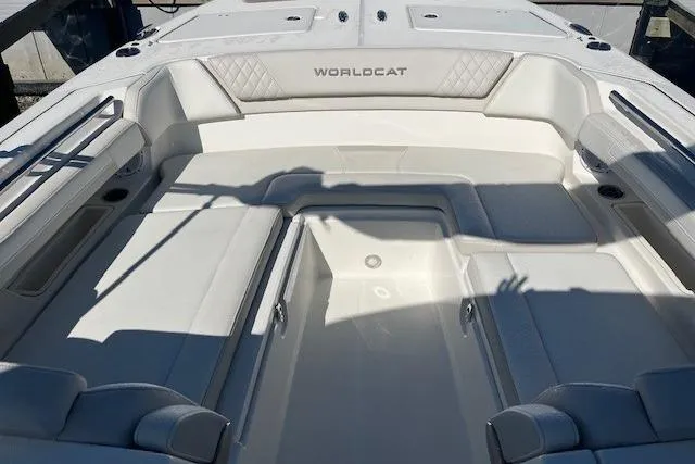  Yacht Photos Pics 2024 World Cat 280 DC-X boat interior with spacious seating and elegant design.