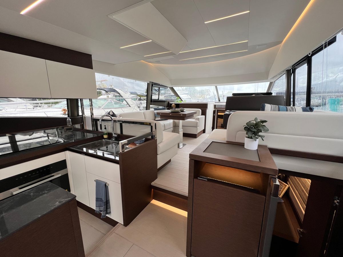 2024 Prestige 52 