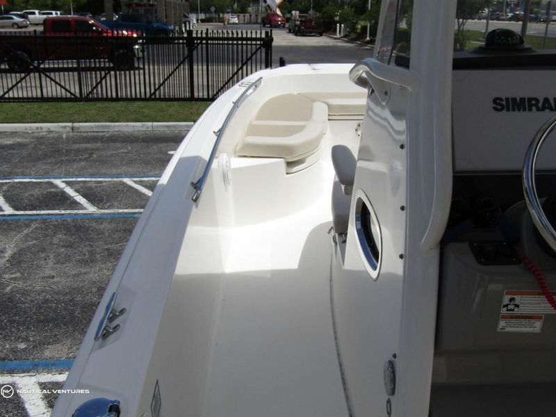 2017 Boston Whaler 270 Dauntless